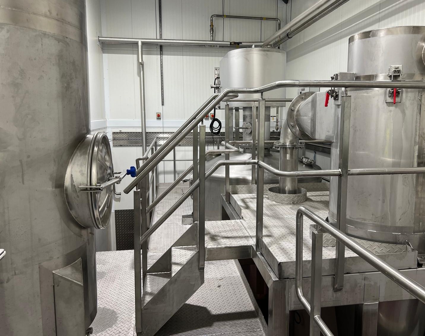 Food and drink ingredient manufacturing spray dryer
